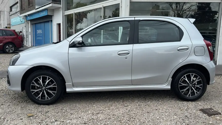 Toyota Etios XLS