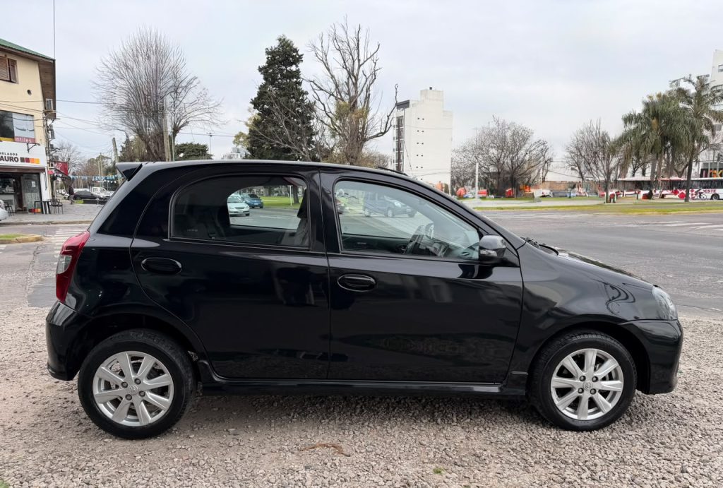 Toyota Etios XLS AT